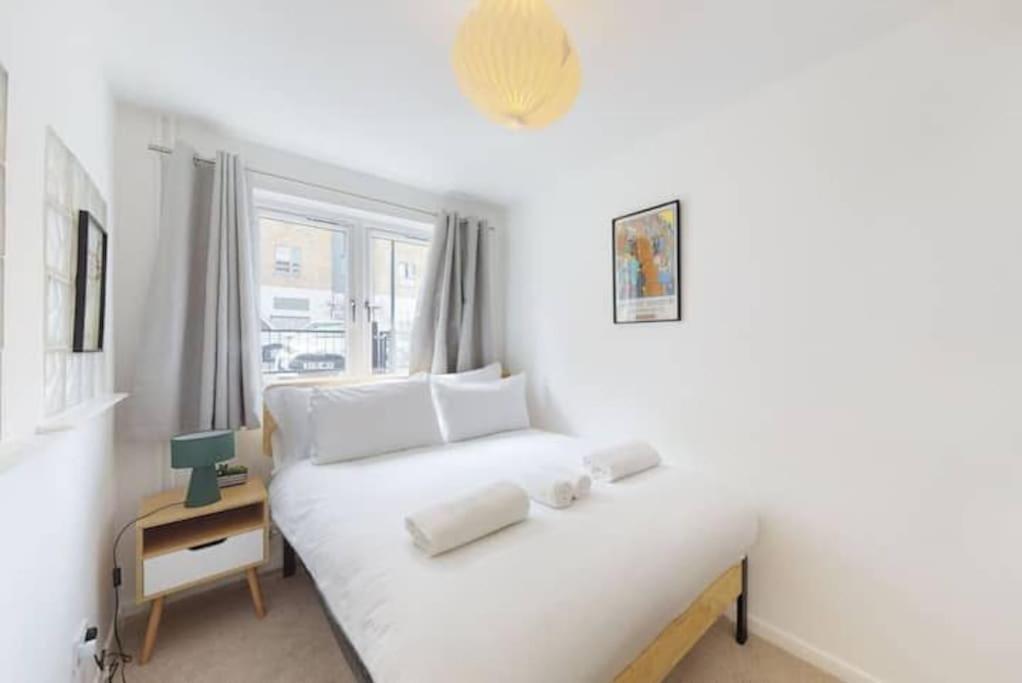 4 Bedroom Family Home On Piccadilly Line London Exterior photo