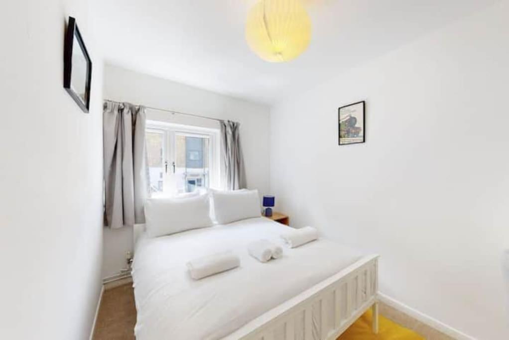 4 Bedroom Family Home On Piccadilly Line London Exterior photo
